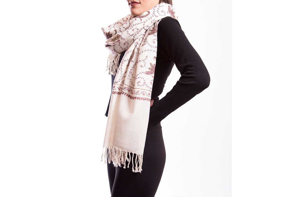 Pashmina de Lana de Cashemere Bordada a mano blanca